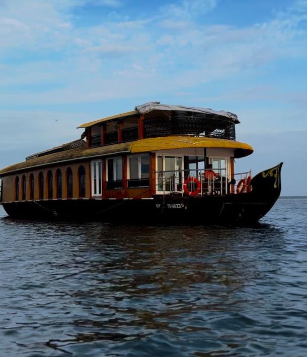 Luxury Boat company Kumarakom