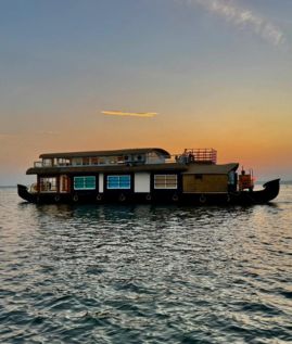 Luxury Boat company Kumarakom