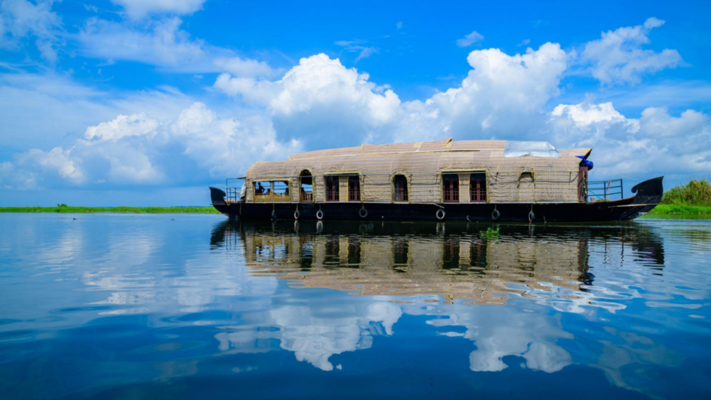 Best Time to Visit Kumarakom for a Houseboat Cruise